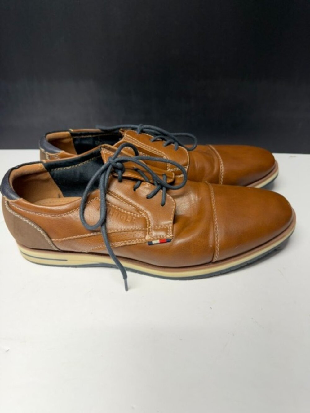 Tommy Hilfiger Urban Oxfords NWOT Men's Size 9.5